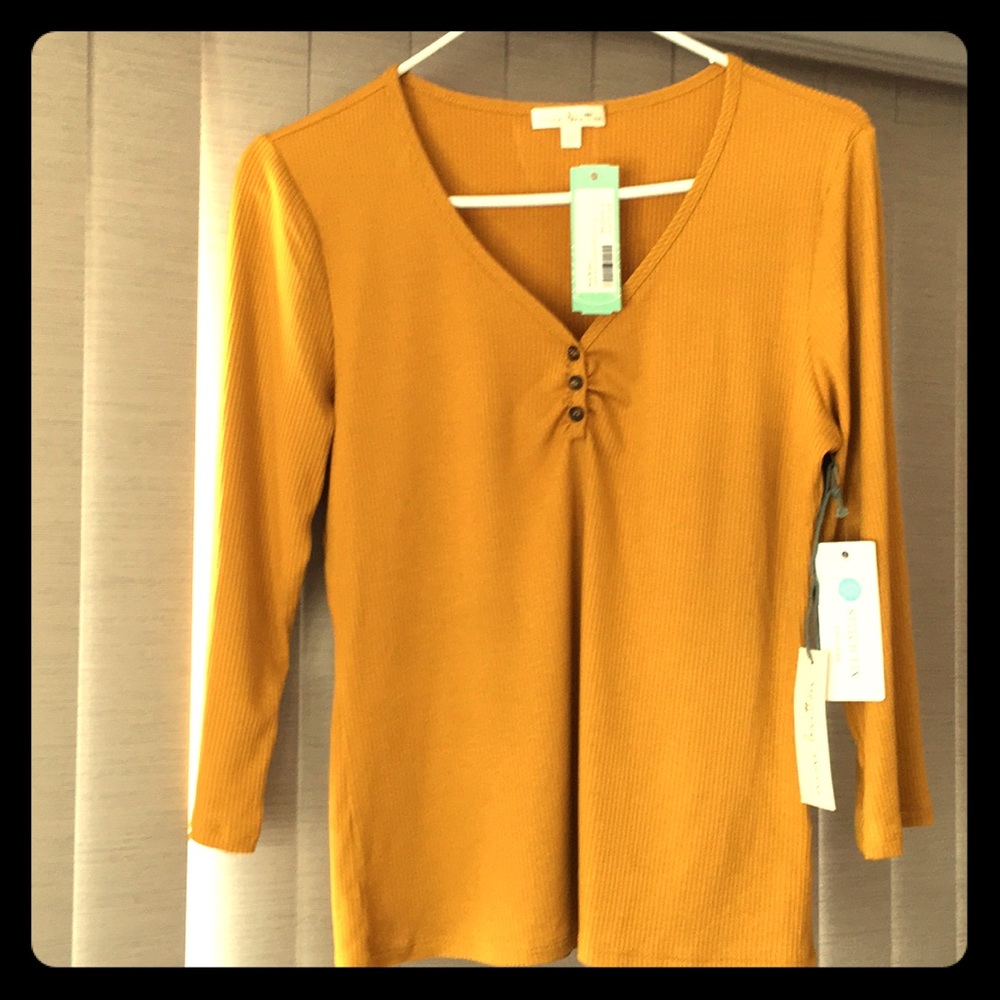 Women’s Lg mustard top: ribbed, new w/ tags.